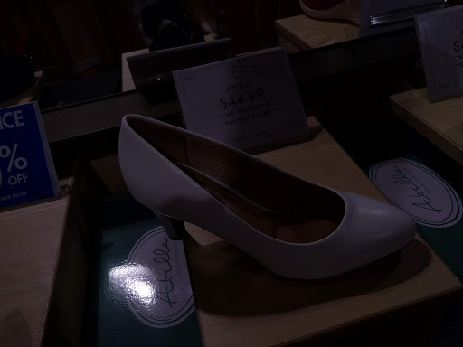 Shoe Store «DSW Designer Shoe Warehouse», reviews and photos, 202 Orland Park Pl, Orland Park, IL 60462, USA