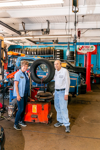 Auto Repair Shop «Closs Tire & Auto», reviews and photos, 1340 N Lewis Ave, Waukegan, IL 60085, USA