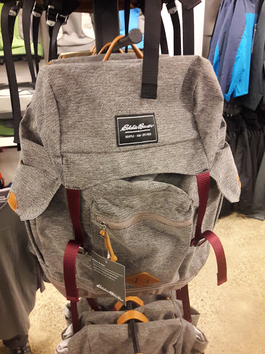 Clothing Store «Eddie Bauer Outlet», reviews and photos, 450 NW 257th Ave #200, Troutdale, OR 97060, USA