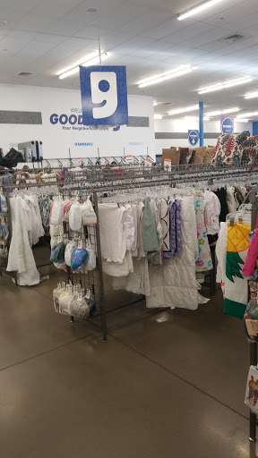 Thrift Store «Higley & Queen Creek Goodwill Retail Store & Donation Center», reviews and photos, 4570 S Higley Rd, Gilbert, AZ 85297, USA