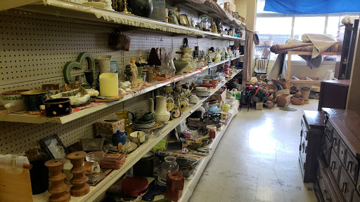 Clothing Store «BAM Thrift Store», reviews and photos, 1340 Madison Ave, Memphis, TN 38104, USA