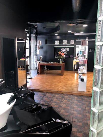 Información y opiniones sobre Xevi Martinez Stylists & Barber Shop de Gerona