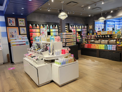 Beauty Supply Store «Bath & Body Works», reviews and photos, 2862 Town Center Blvd, Crestview Hills, KY 41017, USA