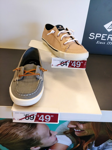 Shoe Store «Famous Footwear», reviews and photos, 1140 Harter Pkwy, Yuba City, CA 95993, USA