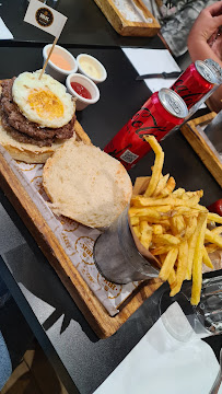 Plats et boissons du Restaurant casher HBK 17ème House Burger à Paris - n°16