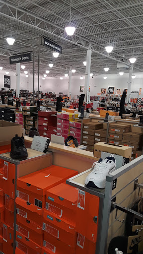 Shoe Store «DSW Designer Shoe Warehouse», reviews and photos, 290 Mid Rivers Center, St Peters, MO 63376, USA