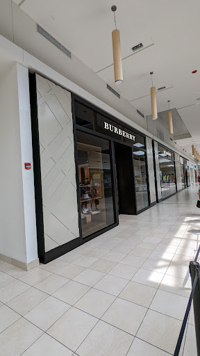 Clothing Store «Burberry Outlet», reviews and photos, 5220 Fashion Outlets Way, Rosemont, IL 60018, USA