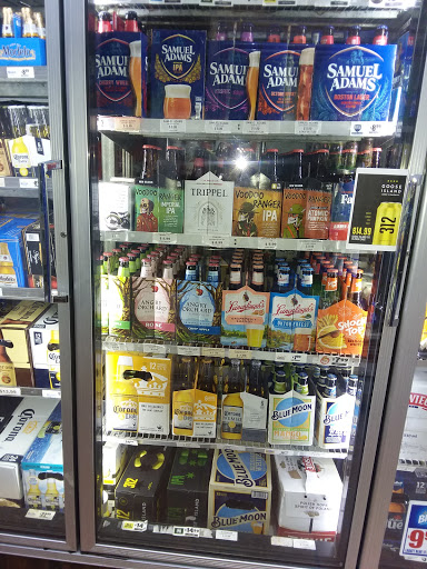 Liquor Store «Oakbrook Food & Liquor», reviews and photos, 17 W604 14th St, Oakbrook Terrace, IL 60181, USA