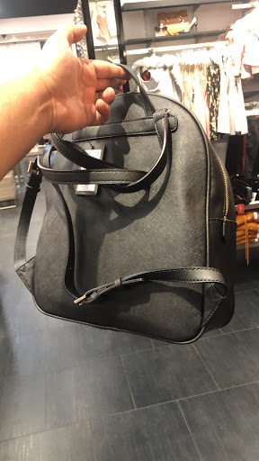 Clothing Store «GUESS Factory», reviews and photos, 12801 W Sunrise Blvd #631, Sunrise, FL 33323, USA