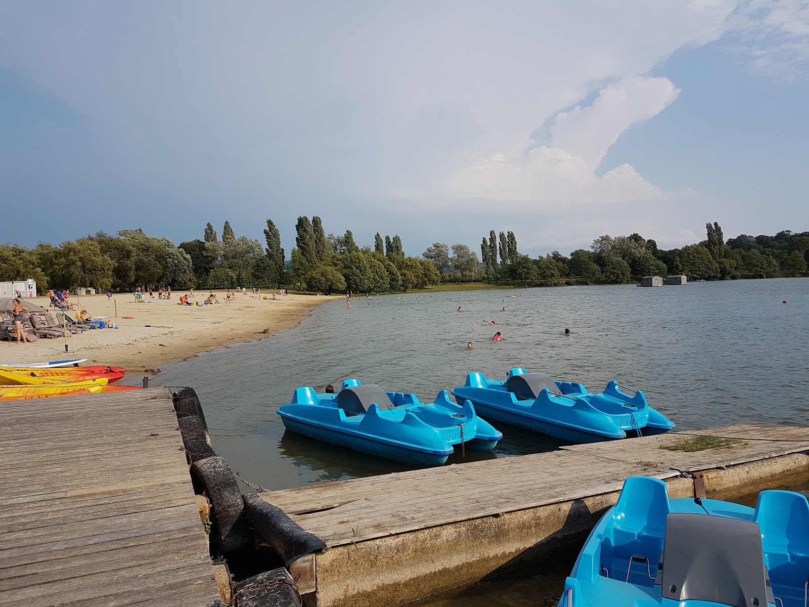 Photo de Lac de Pont-l'Eveque Beach avec un niveau de propreté de très propre