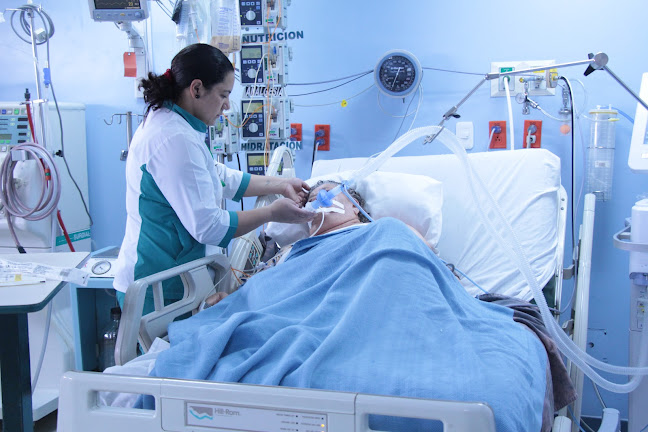 Opiniones de Hospital de Especialidades San Bartolo en Quito - Médico