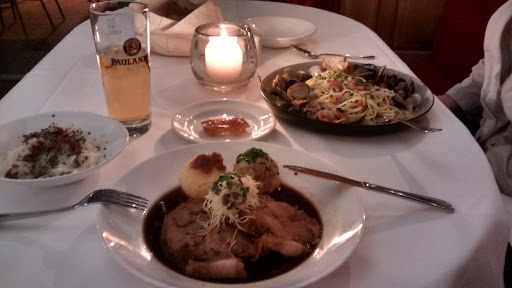 Romantische Abendessen auf der Terrasse Munich