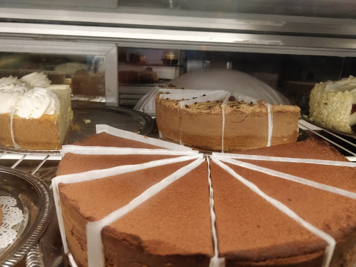 Restaurant «The Cheesecake Factory», reviews and photos, 2612 Sawgrass Mills Cir, Sunrise, FL 33323, USA