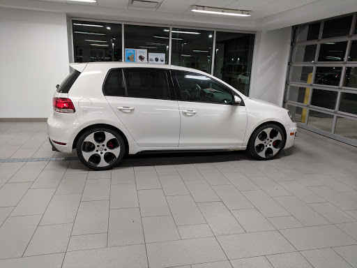 Volkswagen Dealer «Elgin Volkswagen», reviews and photos, 2630 Auto Mall Dr, Elgin, IL 60124, USA