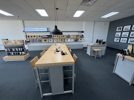 Cell Phone Store «Verizon Authorized Retailer - Wireless Zone», reviews and photos, 950 NJ-33, Hamilton Township, NJ 08690, USA