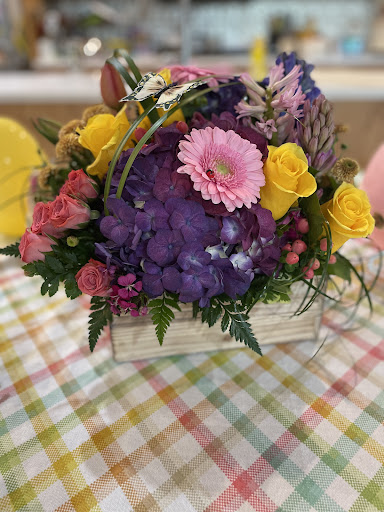 Gift Shop «Cugini Florists & Fine Gifts», reviews and photos, 413 S 3rd St, Renton, WA 98057, USA