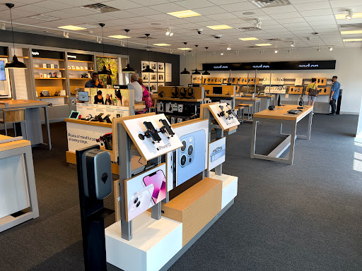 Cell Phone Store «Verizon», reviews and photos, 33830 US Hwy 19 N, Palm Harbor, FL 34684, USA