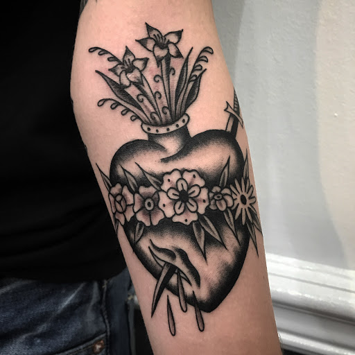 Tattoo Shop «Freaks & Geeks Tattoo Sideshow», reviews and photos, 745 Haywood Rd, Asheville, NC 28806, USA