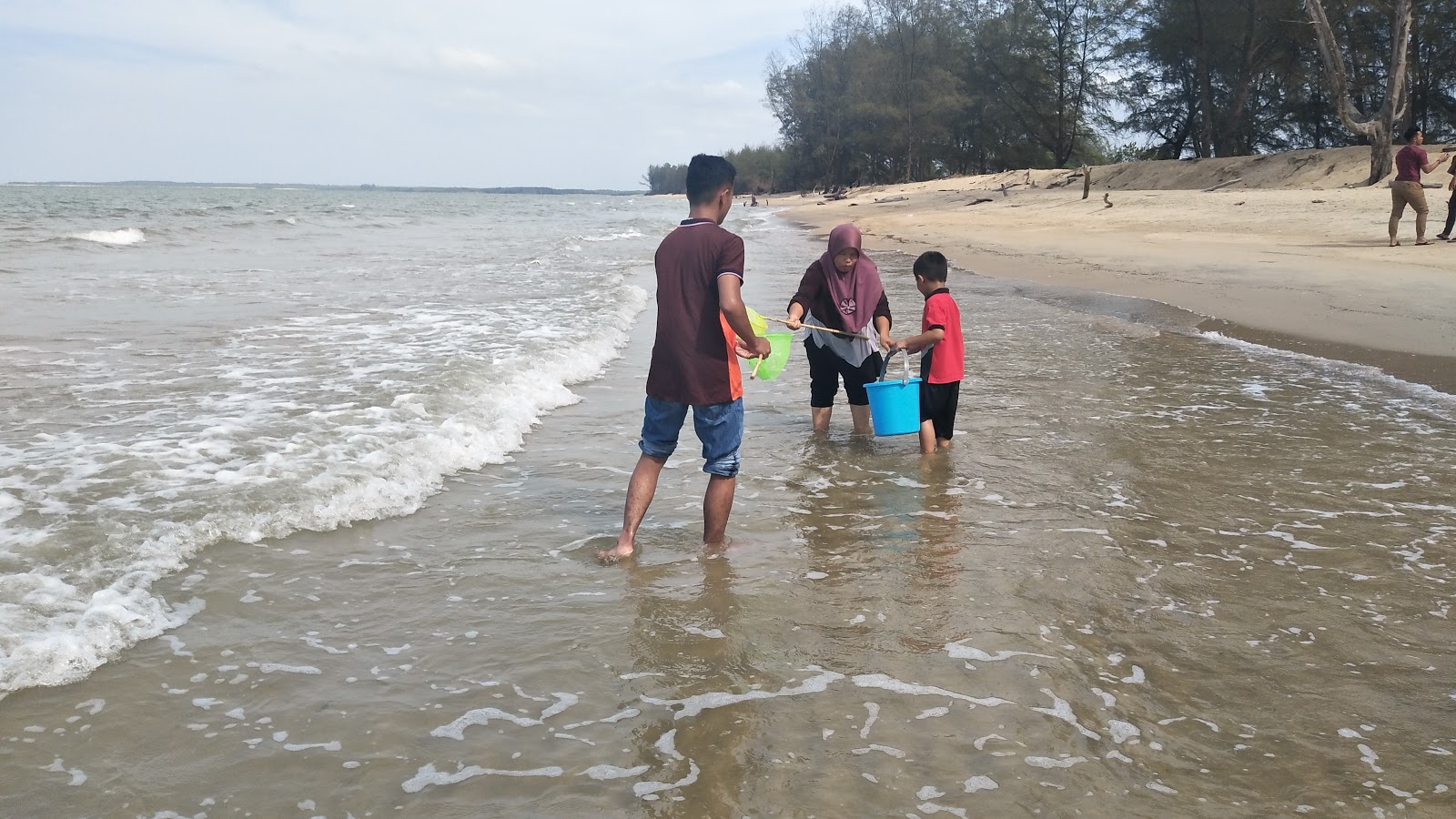 Seri Tujuh Beach'in fotoğrafı kirli temizlik seviyesi ile