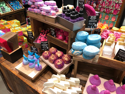 Cosmetics Store «Lush Cosmetics», reviews and photos, 1151 Galleria Blvd, Roseville, CA 95678, USA