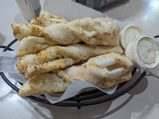 Pizza Restaurant «Round Table Pizza», reviews and photos, 9500 Greenback Ln, Folsom, CA 95630, USA