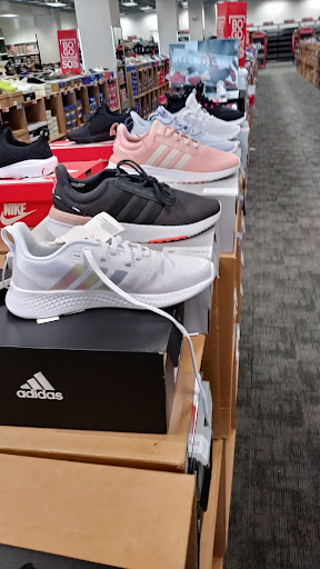 Shoe Store «Off Broadway Shoe Warehouse», reviews and photos, 8600 Ward Pkwy, Kansas City, MO 64114, USA