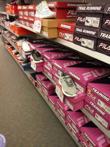 Shoe Store «Shoe Carnival», reviews and photos, 354 S Randall Rd, South Elgin, IL 60177, USA