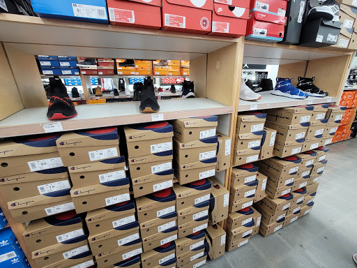 Shoe Store «WSS», reviews and photos, 460 San Fernando Mission Blvd, San Fernando, CA 91340, USA