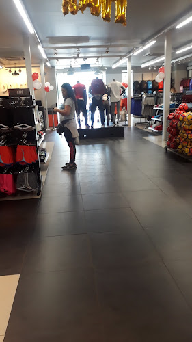 ficción Psicológico sombra Opiniones de Nike Factory Store Ñuñoa (Tienda) en Ñuñoa (Metropolitana de  Santiago)