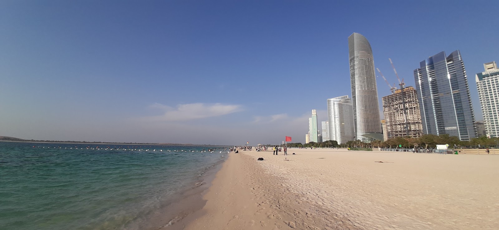 Zdjęcie Abu Dhabi beach z przestronna plaża