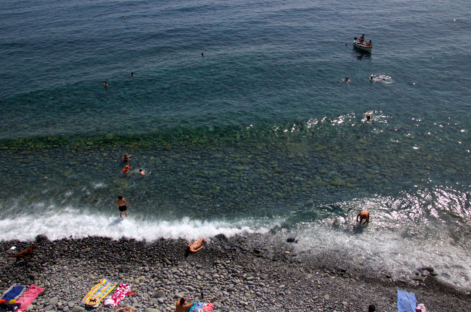 Zdjęcie Spiaggione di Corniglia z powierzchnią kamienie