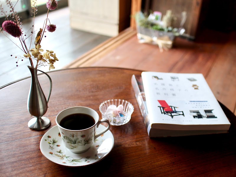 コーヒーと家具のお店hajimari