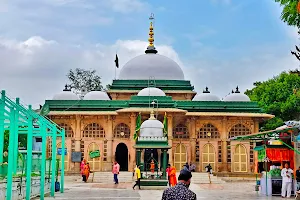 Hazrat Shah E Aalam Dargah Sharif image