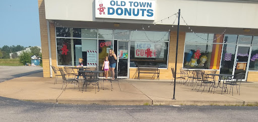 Donut Shop «Old Town Donut Shop», reviews and photos, 3941 Mid Rivers Mall Dr, St Peters, MO 63376, USA
