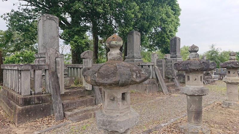 旧忍藩主松平家の墓