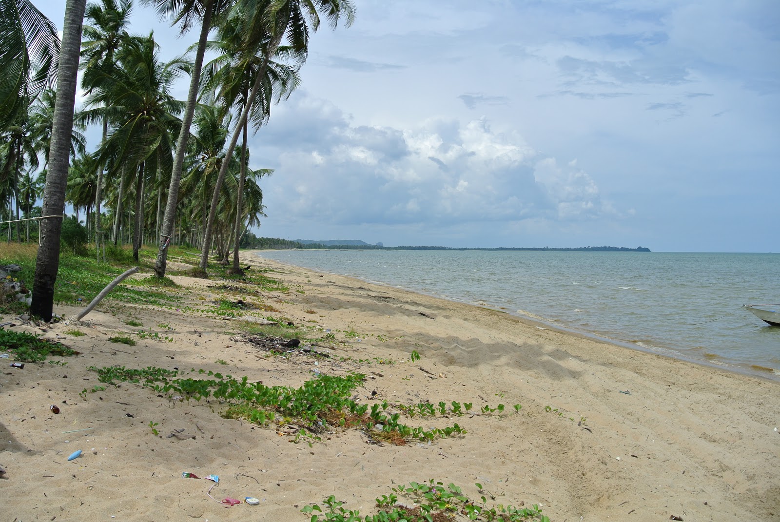 Foto van Tawanchai Beach gelegen in een natuurlijk gebied