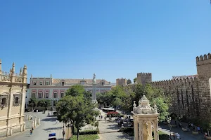 Plaza del Triunfo image
