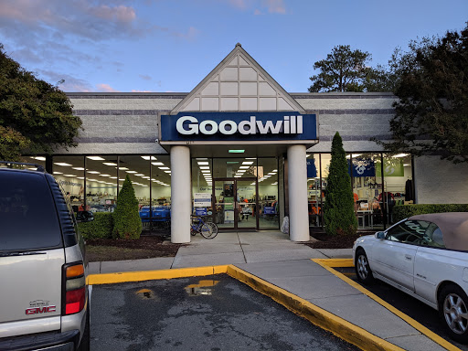 Thrift Store «Goodwill Ashland Retail Store», reviews and photos, 10485 Dow Gil Rd, Ashland, VA 23005, USA