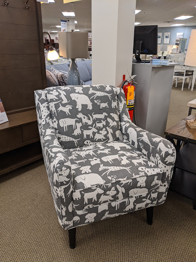 Furniture Store «Raymour & Flanigan Furniture and Mattress Store», reviews and photos, 2780 W Ridge Rd, Rochester, NY 14626, USA