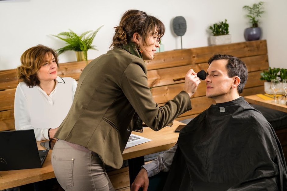 coiffeur a domicile - Sindy Elegance - coiffeur mariage - conseil en image - cours d'auto-maquillage - relooking femme à Le Boulou (Pyrénées-Orientales 66)