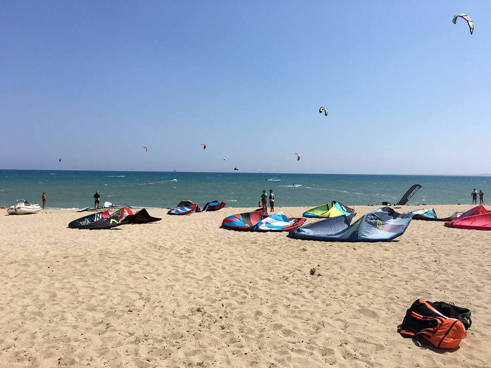 Fotografie cu Plaja lungă Crotone - locul popular printre cunoscătorii de relaxare