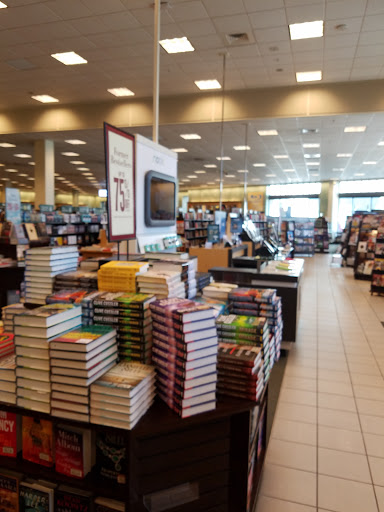 Book Store «Barnes & Noble», reviews and photos, 801 Lehigh Lifestyle Center, Whitehall, PA 18052, USA