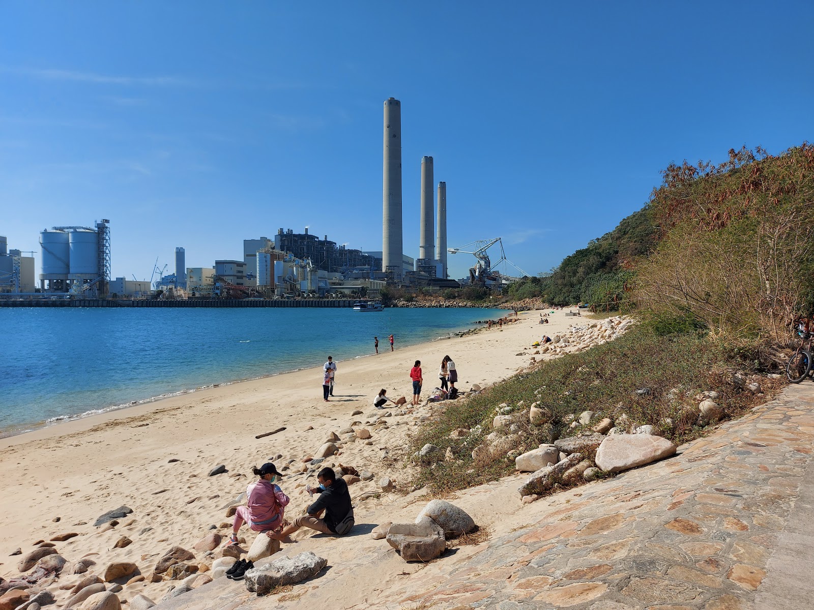 Zdjęcie Lamma Power Station Beach z powierzchnią beżowy piasek