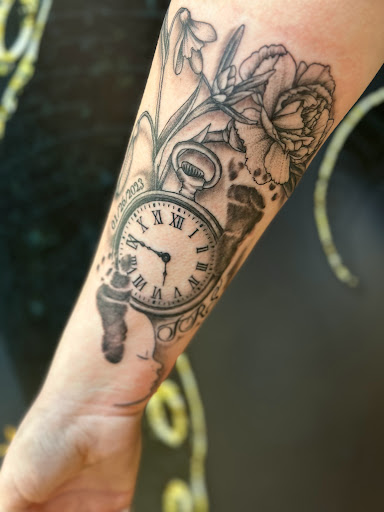 Explore quarter size tattoo ideas, creative tattoo ideas in Hayward, available at Three Tentacles Tattoo Studio