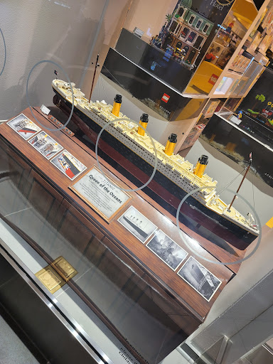 Toy Store «The LEGO Store», reviews and photos, 5 Woodfield Mall, Schaumburg, IL 60173, USA