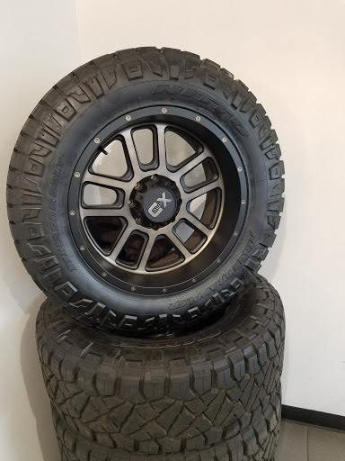 Tire Shop «Discount Tire Store - Center Line, MI», reviews and photos, 26805 Van Dyke, Center Line, MI 48015, USA