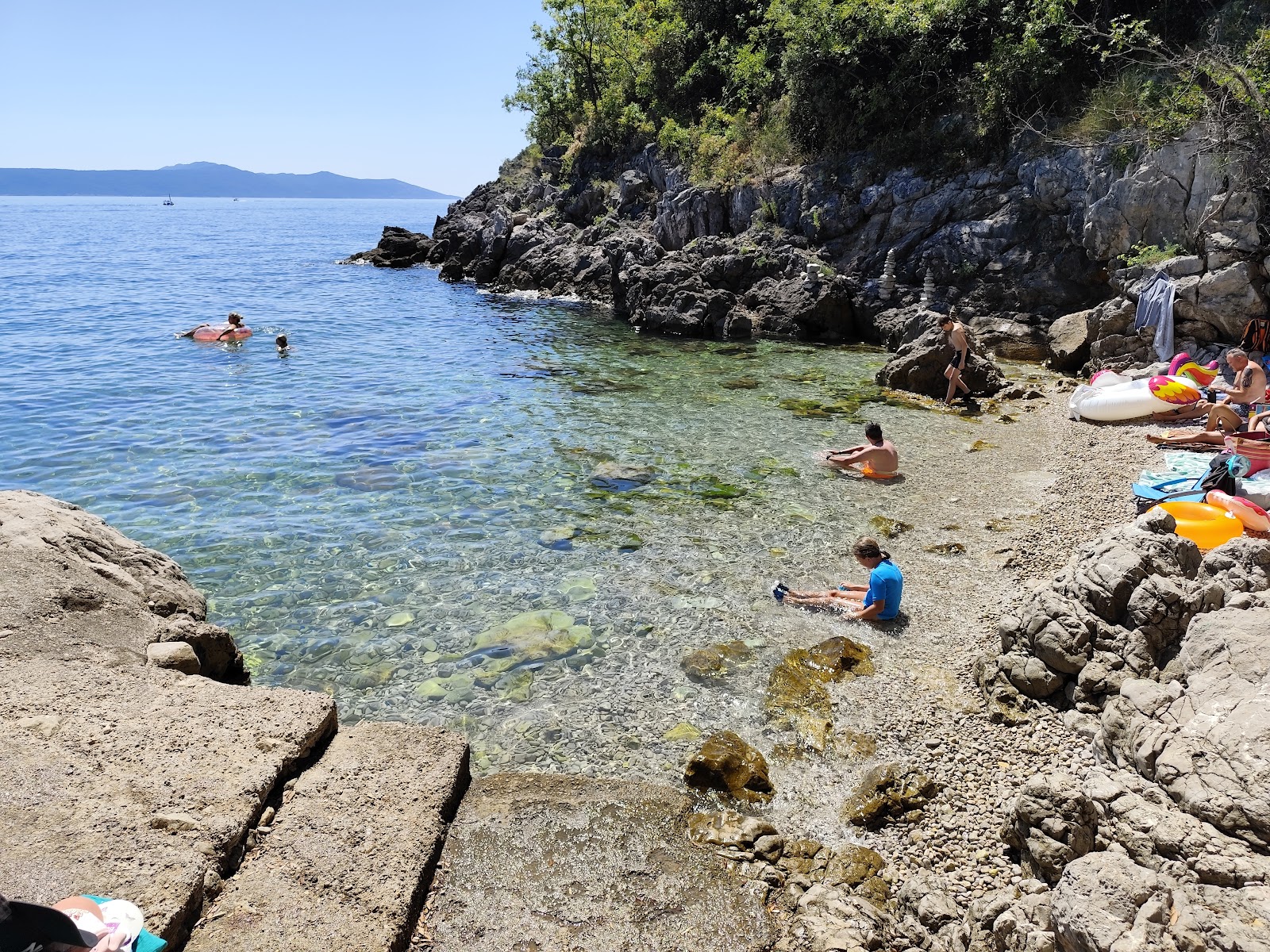 Foto von Beach Lucica mit graue kiesel Oberfläche