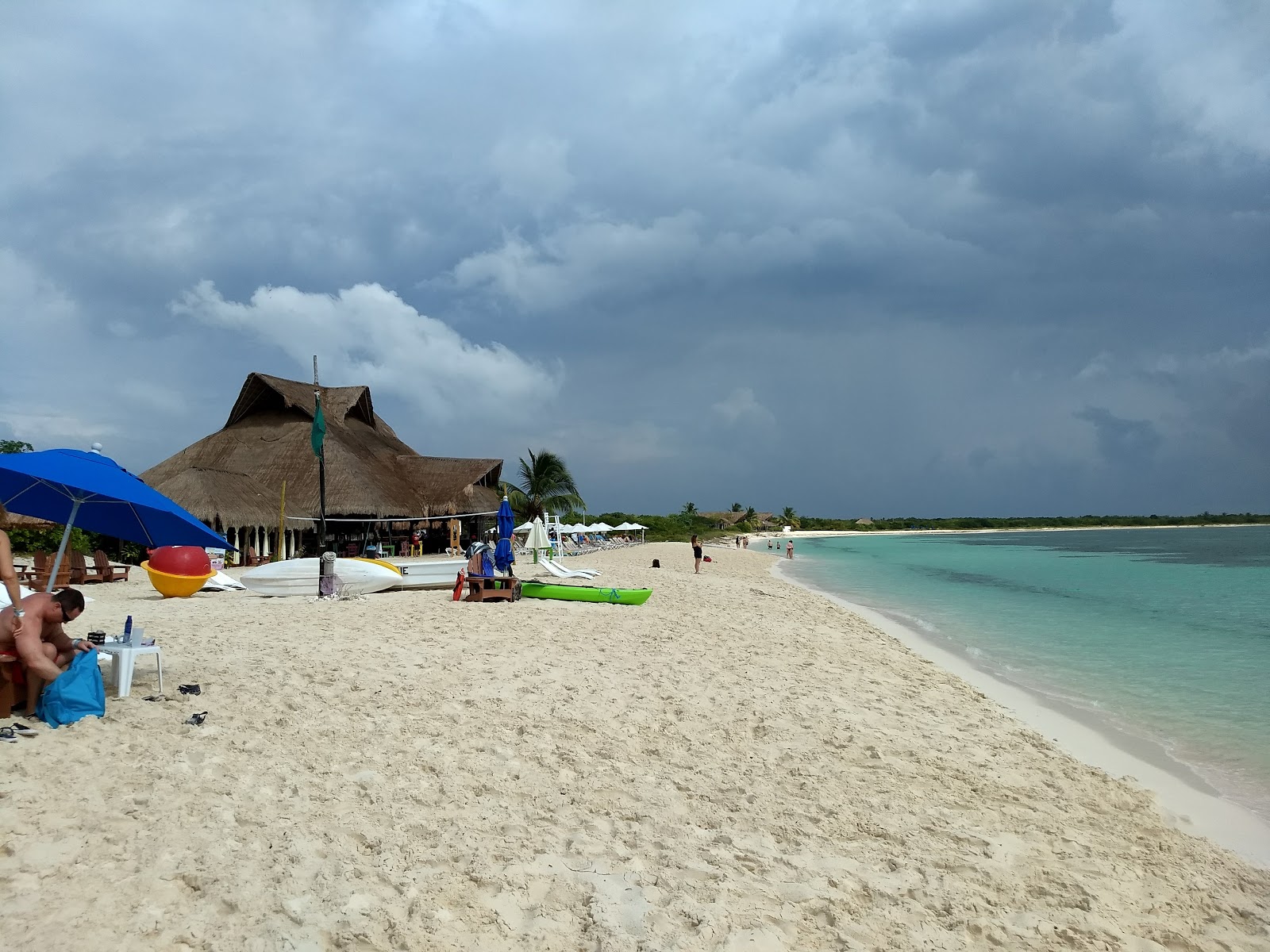 Photo de Playa Punta Sur avec un niveau de propreté de assez propre
