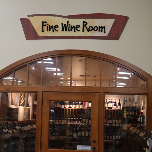 Liquor Store «Whitehouse Liquor & Wine», reviews and photos, 650 Hylan Dr, Rochester, NY 14623, USA