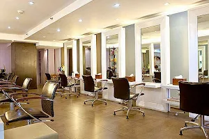 Emphasis Salon image